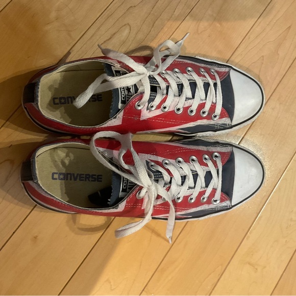 Customized Converse size 9US (men) or 11US (women) with Union Jack flag. - Picture 3 of 6